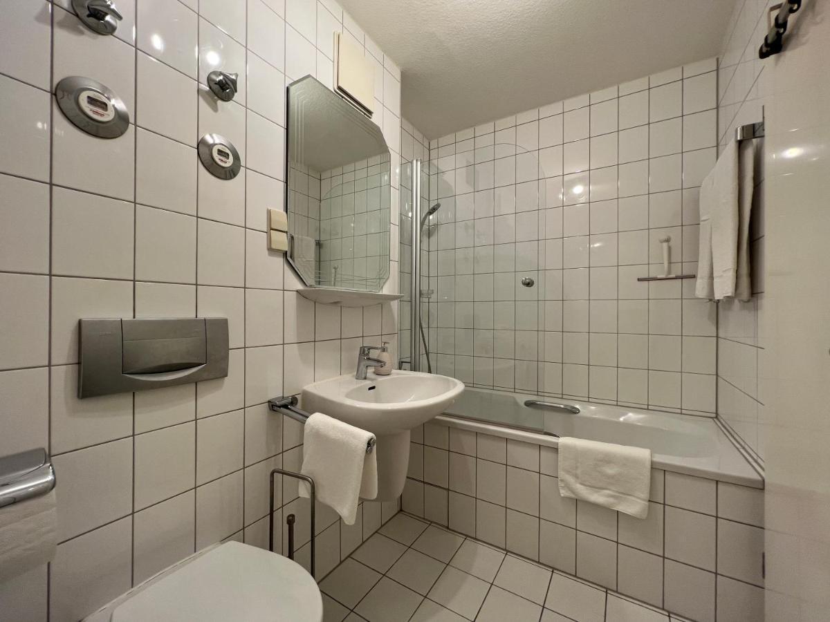 Maisonette Penthouse Fuer 8 Personen By Rabe - Free Netflix & Kostenloser Parkplatz & Grosse Terrasse Karlsruhe Dış mekan fotoğraf