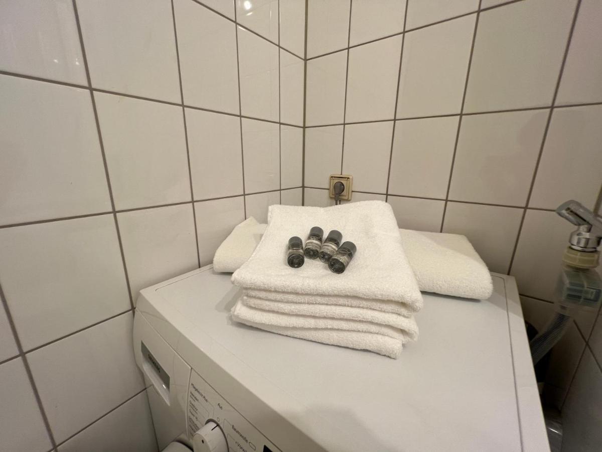 Maisonette Penthouse Fuer 8 Personen By Rabe - Free Netflix & Kostenloser Parkplatz & Grosse Terrasse Karlsruhe Dış mekan fotoğraf